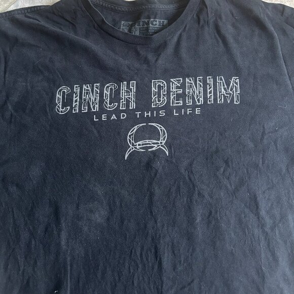 Cinch Denim Mens Black Graphic Tshirt Sz XL Distressed Faded Crew Neck Spell Out - Picture 3 of 4